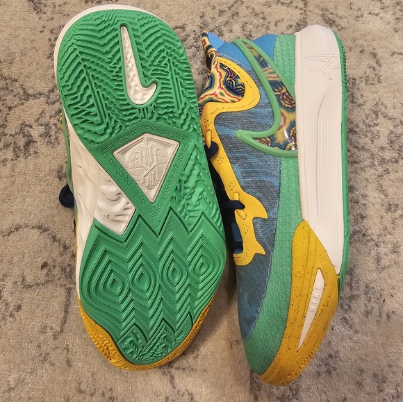 New Nike Kyrie Irving 8 Go Se (ps) Baltic Blue Multi Color Sz 5Y - Picture 4 of 6